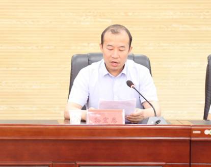 图片包含 人员, 就坐, 男士, 餐桌描述已自动生成 图片包含 人员, 就坐, 男士, 餐桌描述已自动生成
